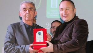 Gazeteci Yazar Ahmet İnce'ye Onur Ödülü