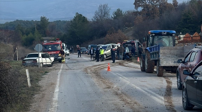 İki Araç Çarpıştı 4 Kişi Yaralandı