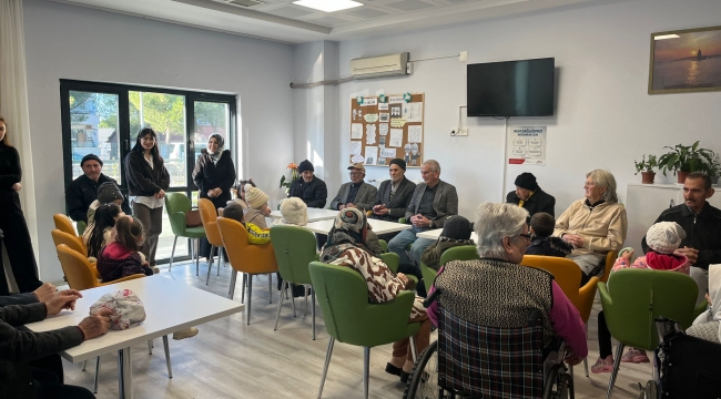 Kuran Kursu Öğrencilerinden Huzurevi Ziyareti