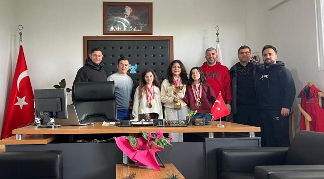 Okul Sporları Yüzme Yarışlarına Gördes Damgası