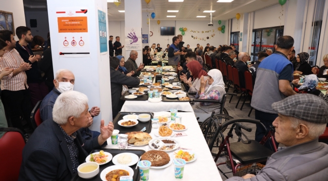 Huzurevinde İftar Programıyla Yaşlılarımız Sevindi 