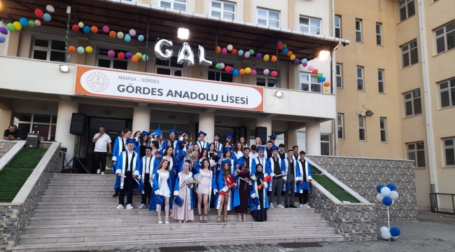 Gördes Anadolu Lisesinde Coşkulu Mezuniyet Töreni