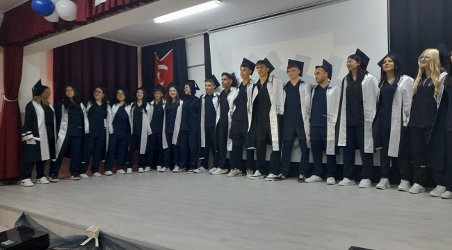 İbn-i Sina Mesleki ve Teknik Anadolu Lisesinde Mezuniyet Coşkusu
