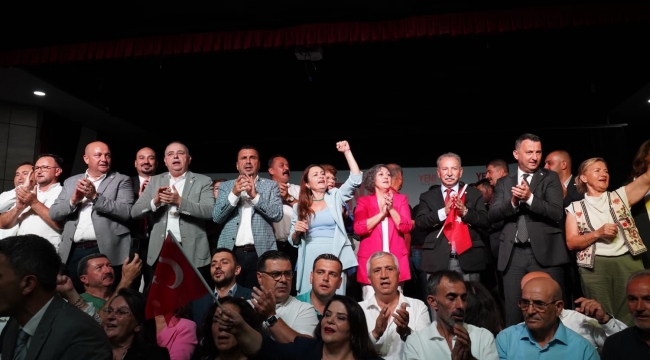 Manisa Büyükşehir ve 14 İlçe Belediye Başkanı Yeni Parti'ye Katıldı