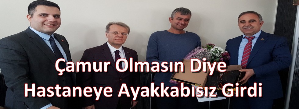 Çamur Olmasın Diye Hastaneye Ayakkabısız Girdi