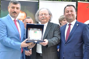 Av.Cenap Güven'e 50.Yıl Plaketi