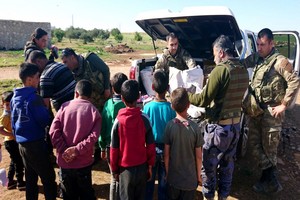 Gördes'ten Afrin'e Şevkat Eli Uzandı