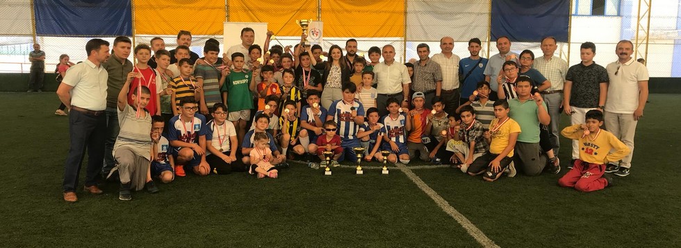 Futbol Turnuvasında Şampiyon Softalar Cami