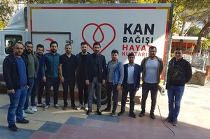 Ak Gençlikten Kızılay'a Kan Bağışı