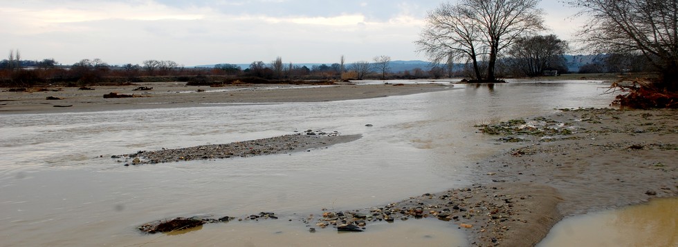 Köprü Tıkandı Araziler Su Altında Kaldı