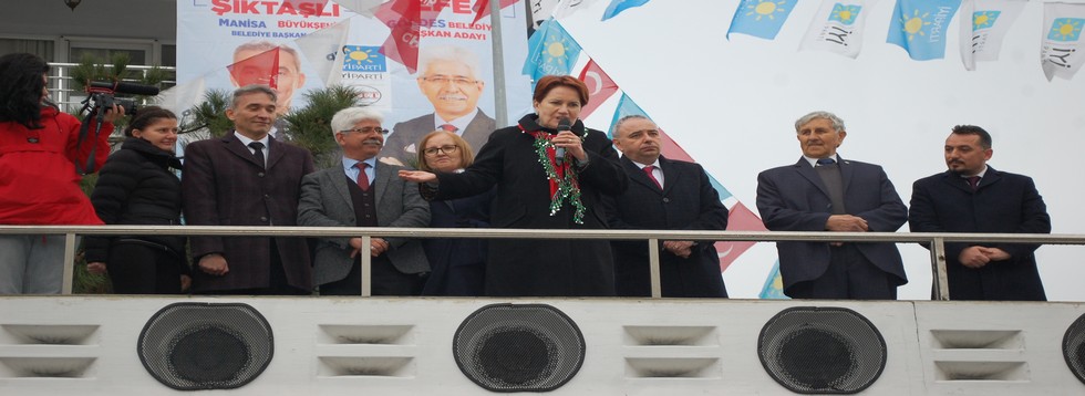 Meral Akşener'e Gördes'te Sevgi Seli