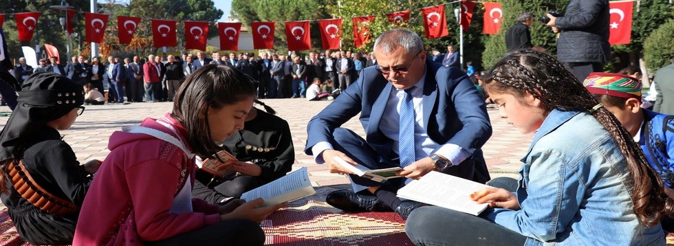 Gördes Okuyor İçin Coşkulu Tanıtım