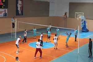 Voleybol Turnuvasında Çeyrek Final Heyecanı