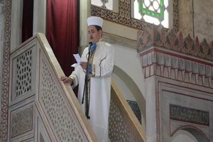 Hutbeyi En Güzel O Okuyor