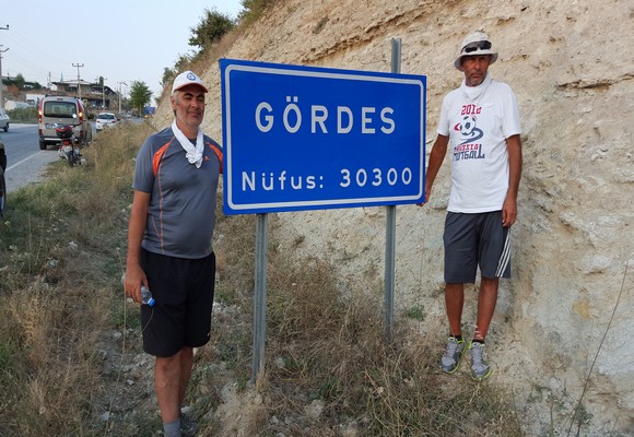 Kuşadası'ndan Gördese Yürüyerek Geldiler 